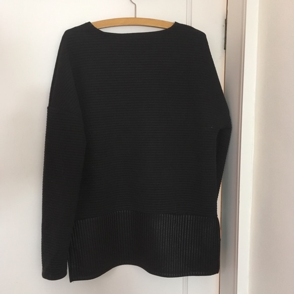 FABLETICS black textured top - Picture 2 of 4